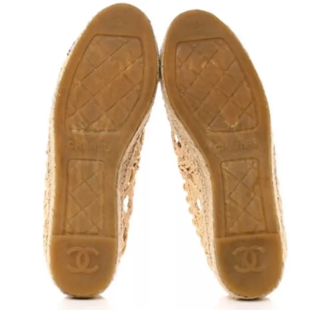 CHANEL Beige Crochet and Black Cap-Toe Espadrilles 38FR
